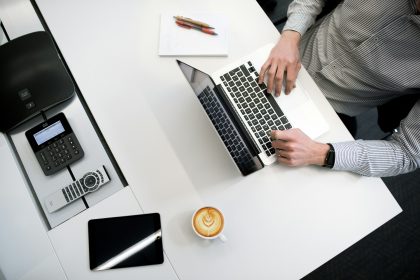 Entrepreneur using online company formation services to register a UK business in 2026