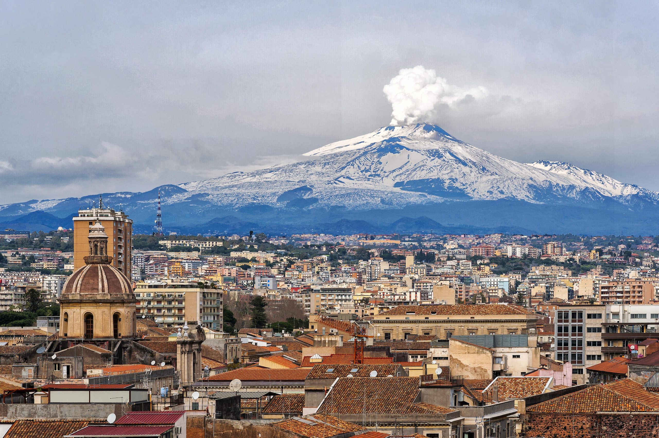 Mount Etna disruption sends volcanic ash over Catania in Sicily