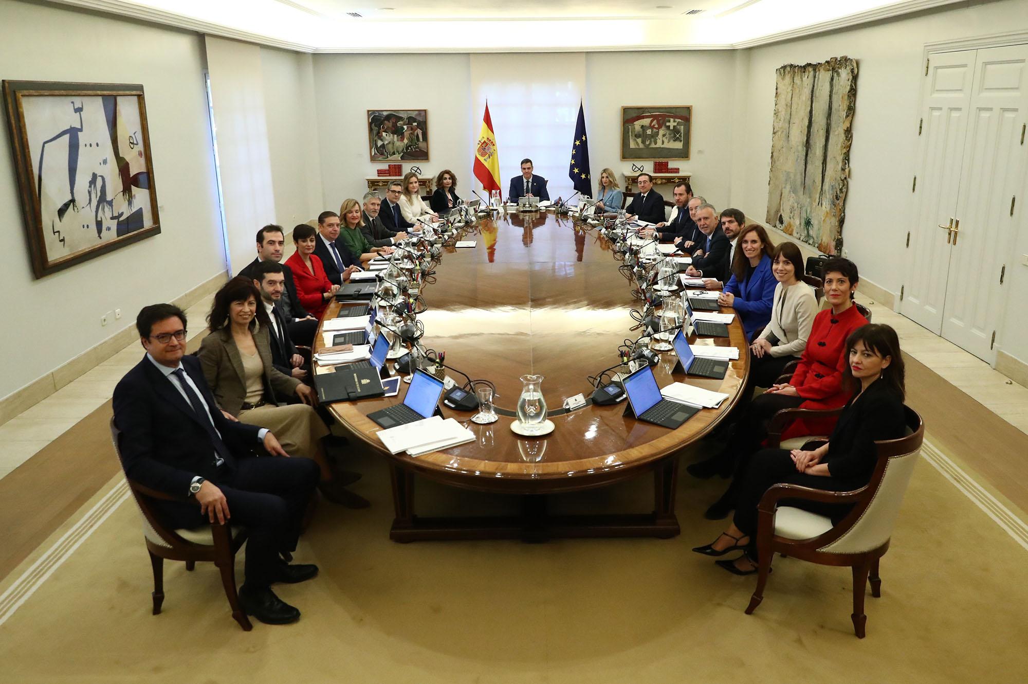 European political tensions rising near Spanish parliament in Madrid 2026